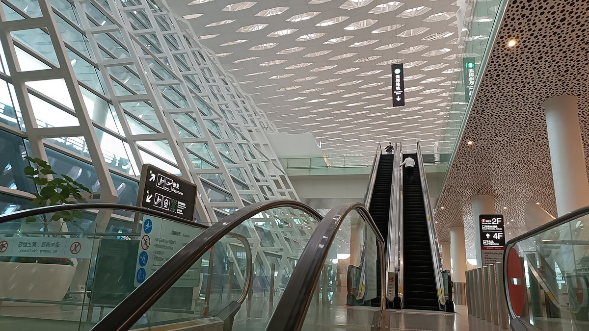 Shenzhen Airport to the City 2026: Line 11 Reaches Futian in 30 Minutes, and Roughly How Much a Taxi Costs
