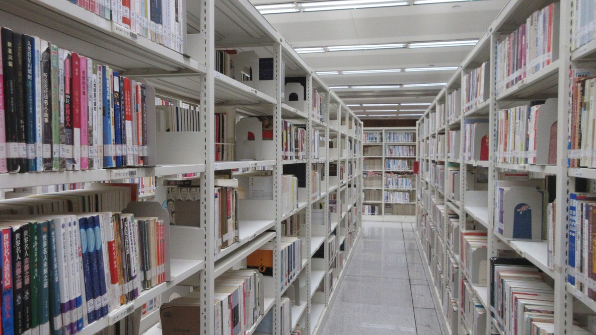 深圳特色書店 2026：茑屋、鐘書閣、愈欣等 8 間打卡書店（羅湖／福田／南山／寶安，地鐵出口）
