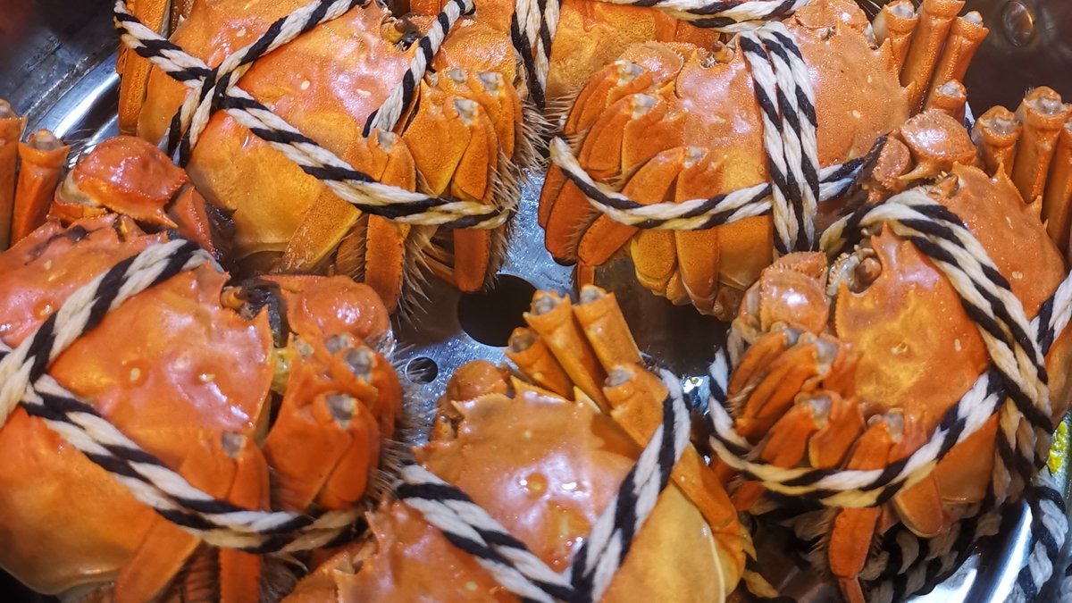Buying Hairy Crabs in Shenzhen 2026: Supermarket Prices from ¥35.9, Wholesale Market Rates and Where to Buy (Plus Border Rules)