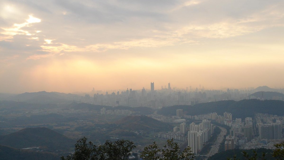 深圳重陽登高 2026：10 月 18 日 6 條路線（羅湖／福田／深圳灣口岸出發、附地鐵出口）