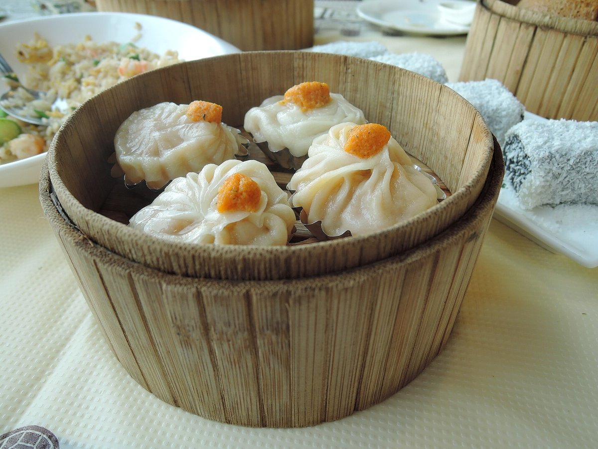 Crab roe soup dumplings, a signature side dish at Shenzhen crab noodle shops