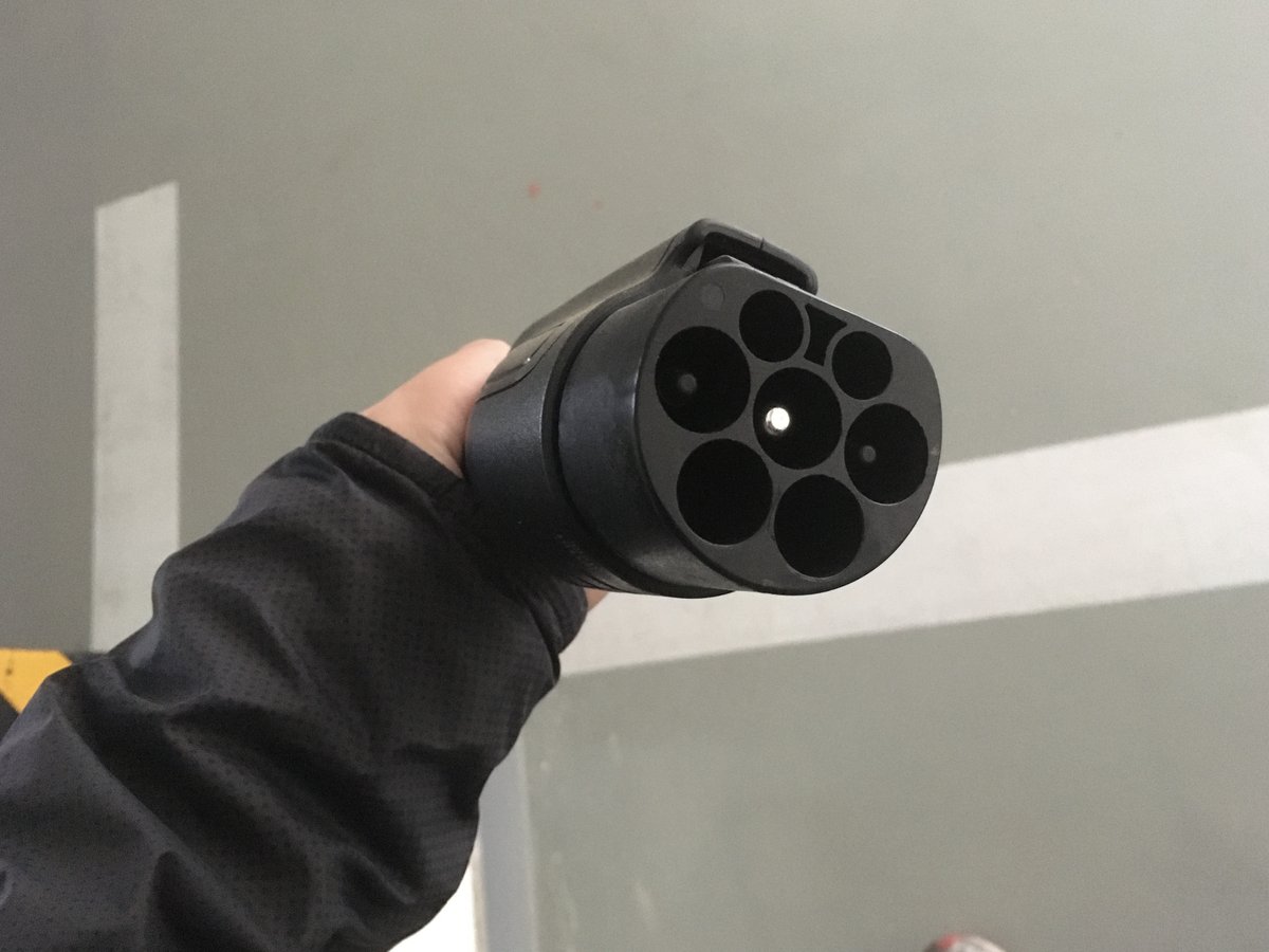 國標 GB/T 交流充電插頭（七孔）