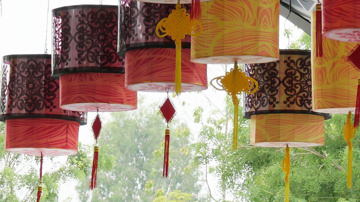 Shenzhen Mid-Autumn Festival 2026 Lantern Guide: Gankeng Ancient Town (甘坑古鎮) Iron Fireworks, Window of the World 1,500-Drone Show, 5 Moon-Viewing Spots