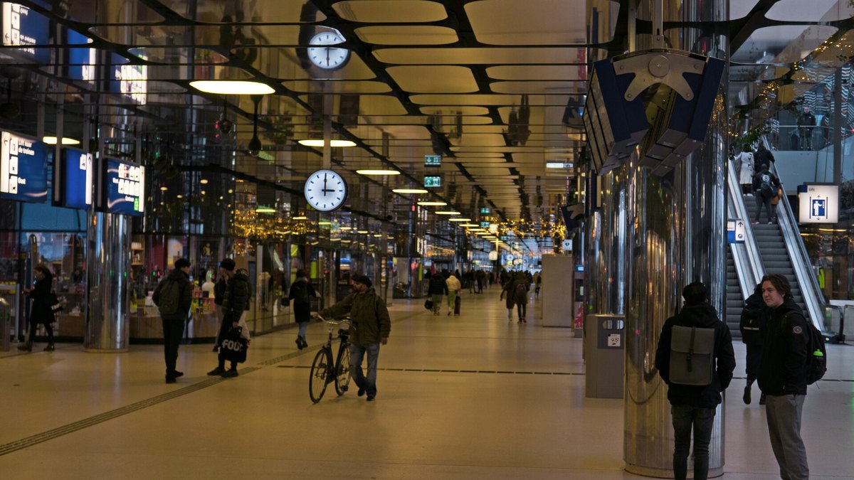 Shopping in Shenzhen: Malls, Markets, Electronics & Souvenirs